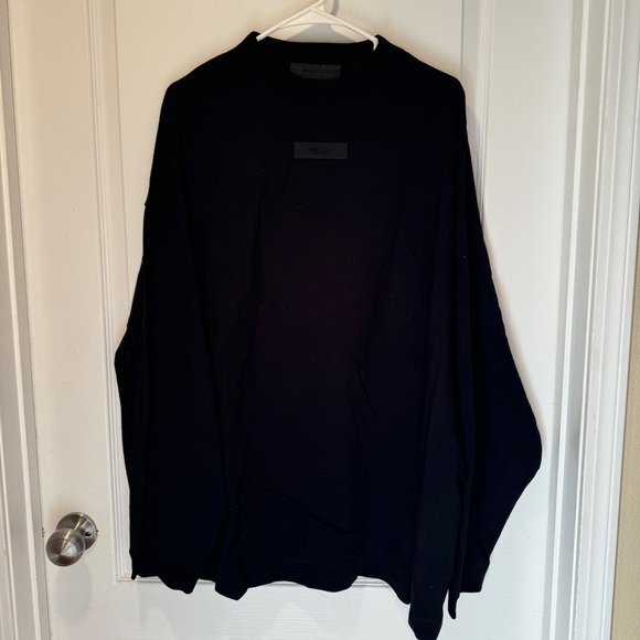 BNWT •• Fear of God Essentials Long Sleeve Black T Shirt - Picture 3 of 4